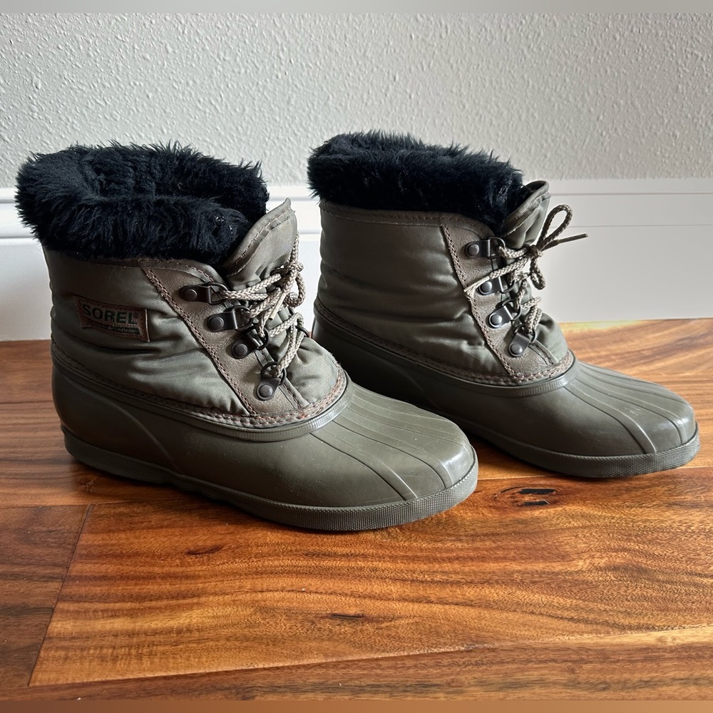 Sorel Women's Winter Boots - Black and Olive Size 8